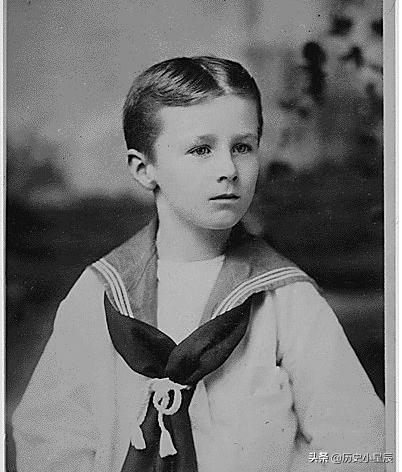 二战时各国领导人的童年照：丘吉尔很帅气，希特勒萌萌哒