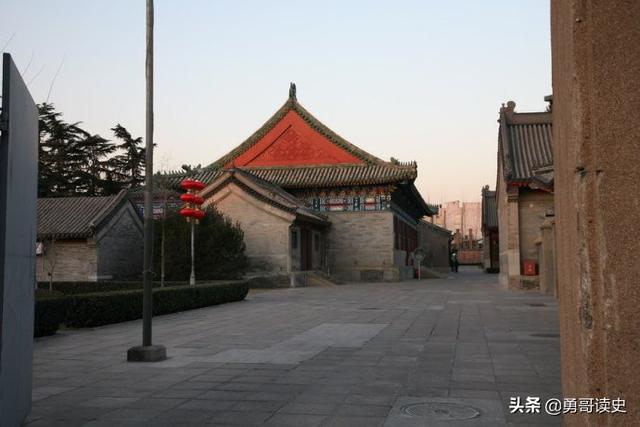 老北京人说“礼王府的房，豫王府的墙”是什么意思